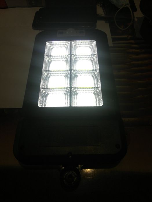 Lampa solara pentru curte