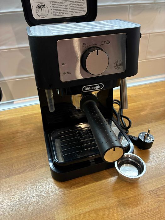 кафе машина  Делонги Stilosa  15 bar, 1100 W, 1 л, Черен