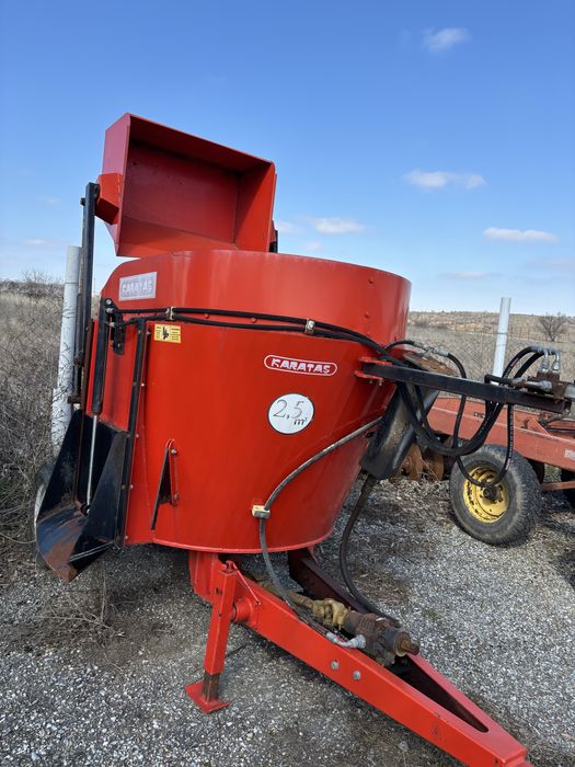 Фуражораздаващо ремарке