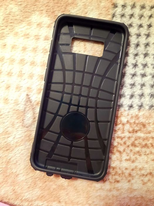 2 huse noi pt samsung S8 si iPhone SE2