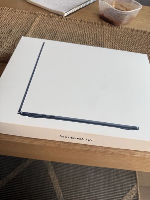 Чисто нов Macbook Air M5  16Gb  512GB Midnight