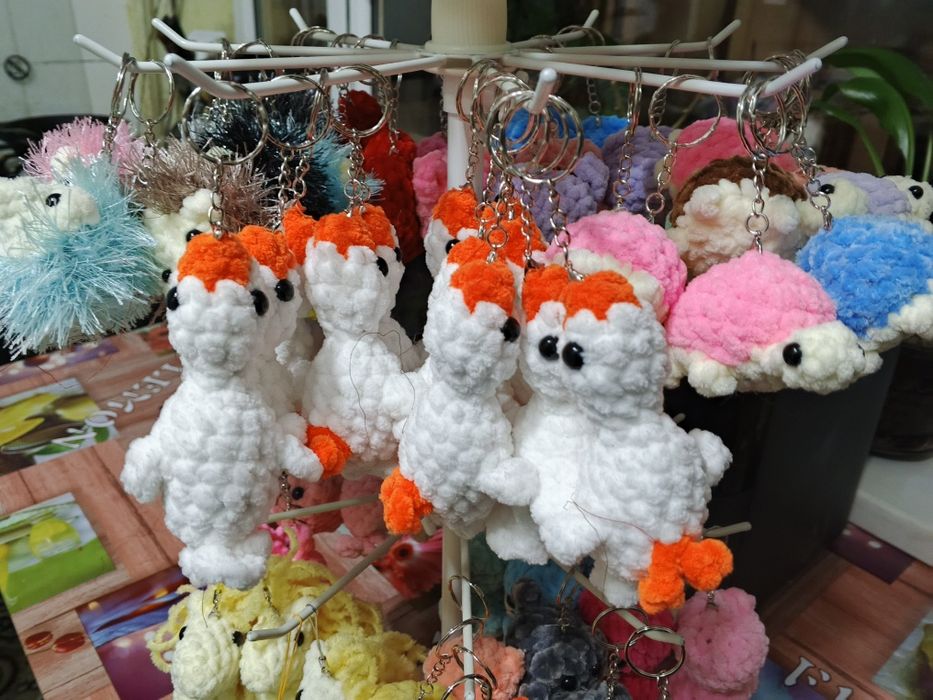 Игрушки брелки черепашки,пауки гуси обнимуси,ёжики,котята,киты