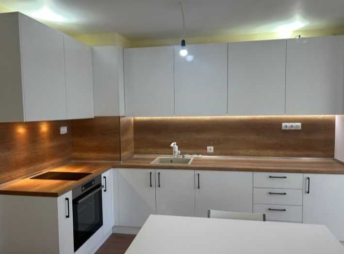 Дава се под наем Двустаен апартамент в София, Център - 60 кв.м за 616 € - Снимка #1