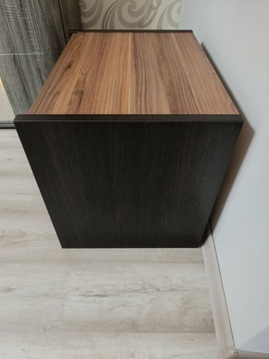 Стефани. Прикроватная тумба