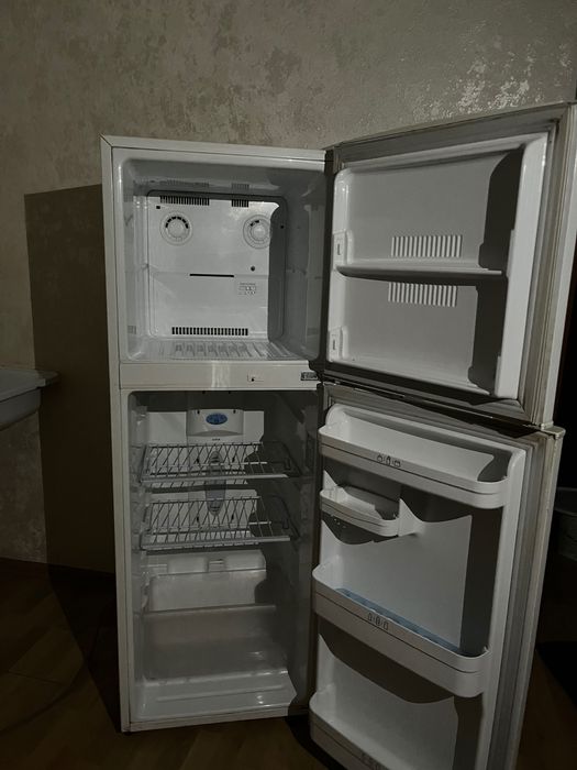 Холодильник с микроволновкой