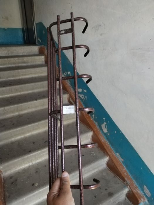 Киим илгиш сатылады.