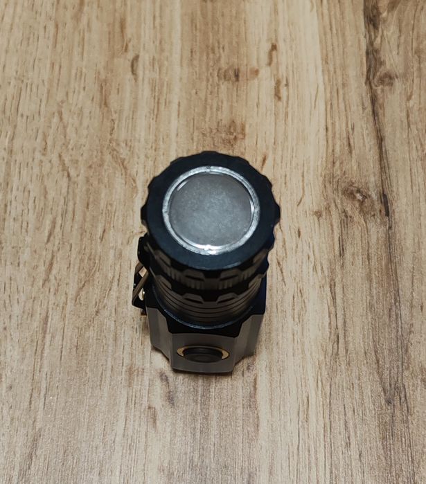 LED компактно фенерче, метално, черно