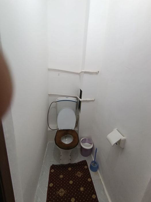 1 xona 2 etajda kvartira sotiladi.