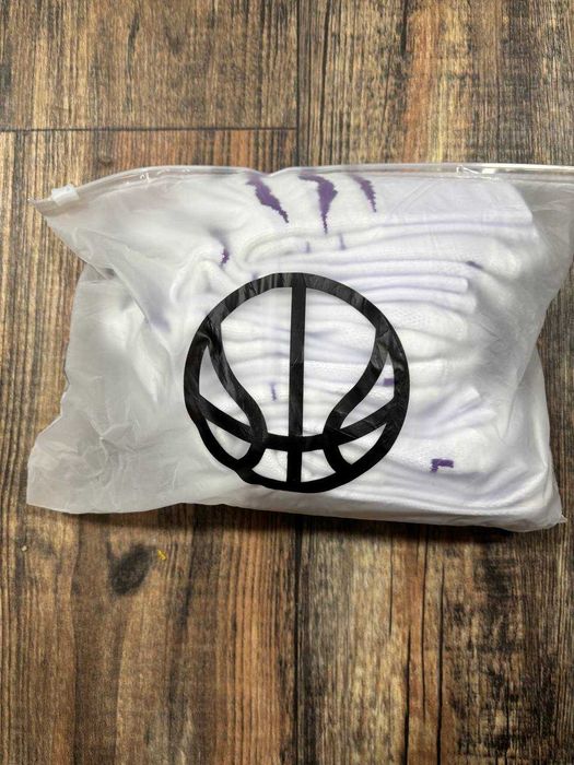 Белые спортивные носки с узором