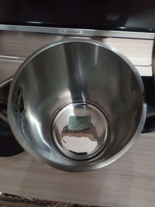 Продам электрочайник.