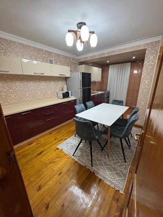Сдается 3-х комнатная, 100м2 на Бузбазаре