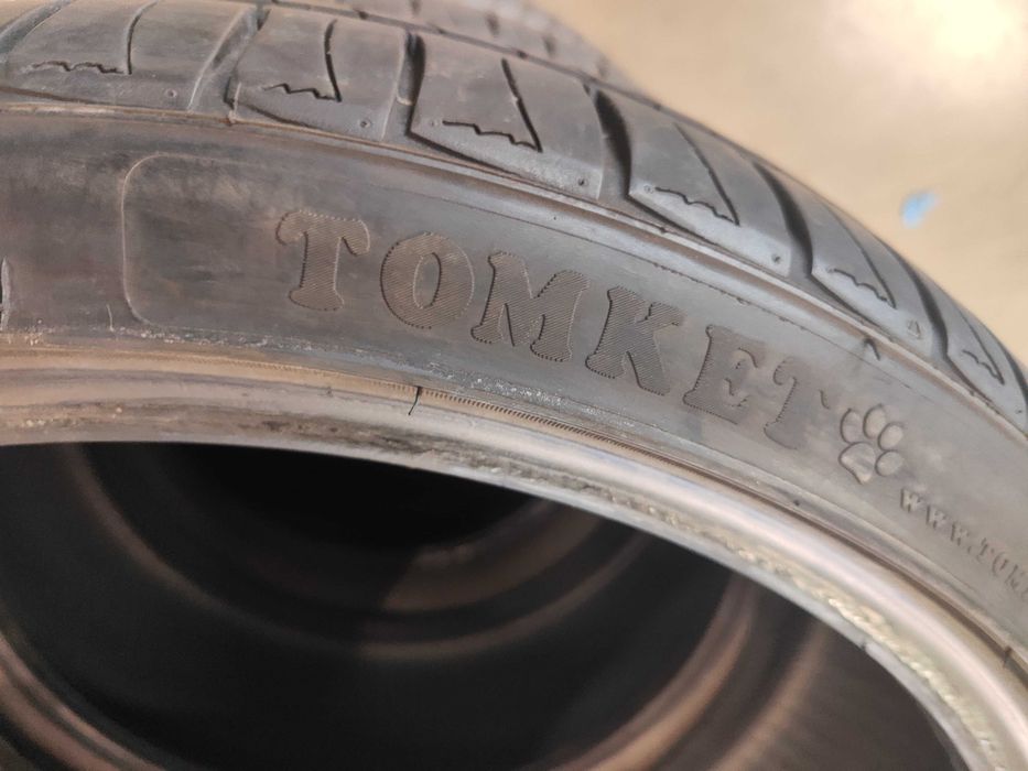 2бр.летни гуми 235/35/19 Tomket