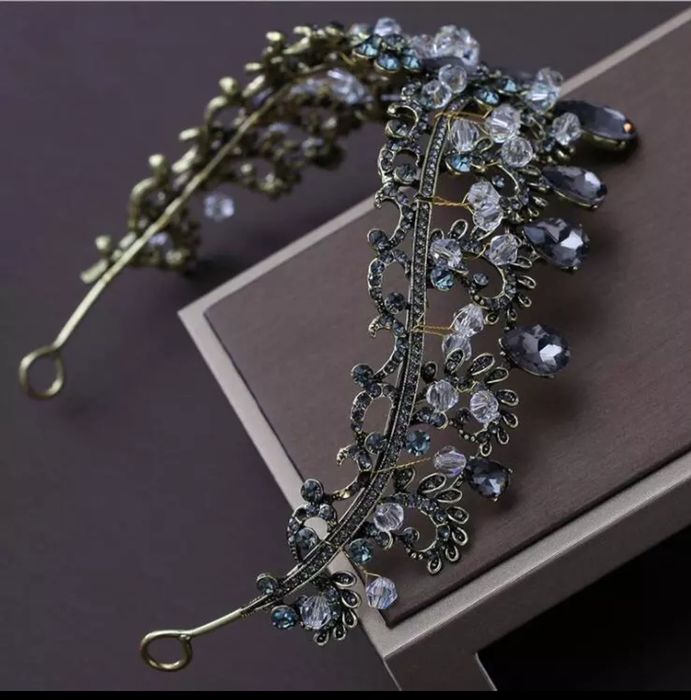 Корона, свадебное украшение