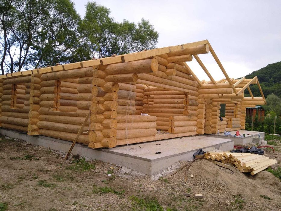 Case cabane lemn rotund (bușteni)