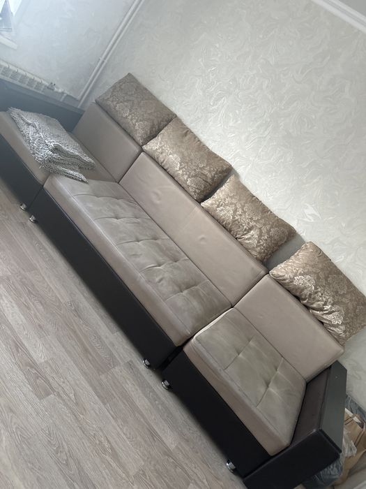 Продам диван в гостинную комнату, трансформер.