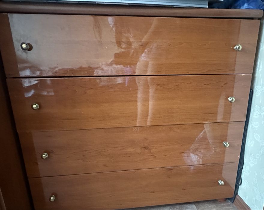 Шкаф и комод для спальни