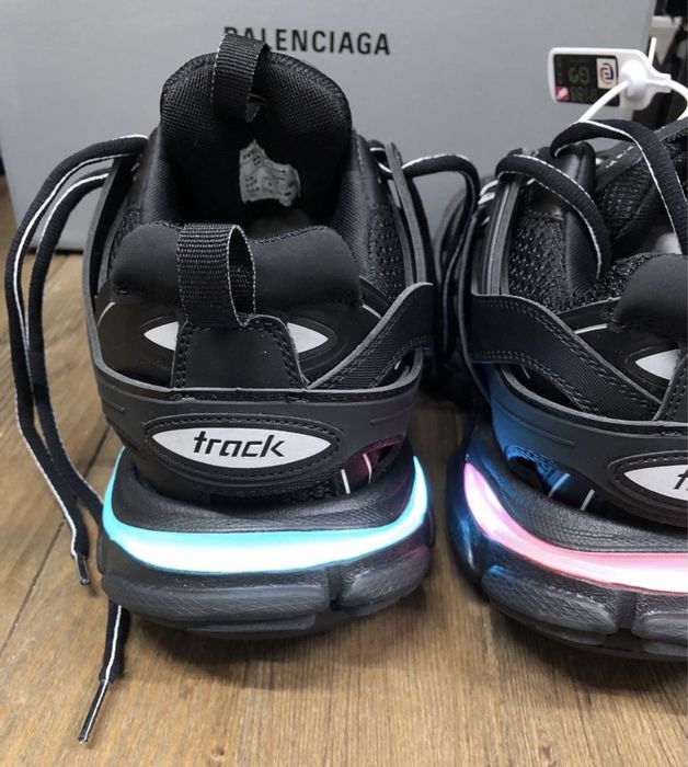 Balenciaga trak