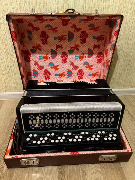 Продам баян "Восток" 1970