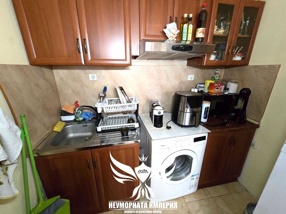 Продавам тристаен апартамент на първи етаж с площ от 86кв в град Асеновград, широк център