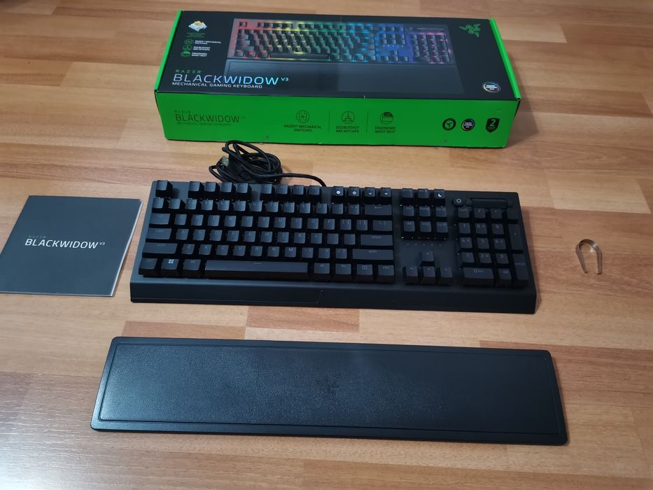 Razer BlackWidow V3 Yellow Switch - stare excelenta + accesorii
