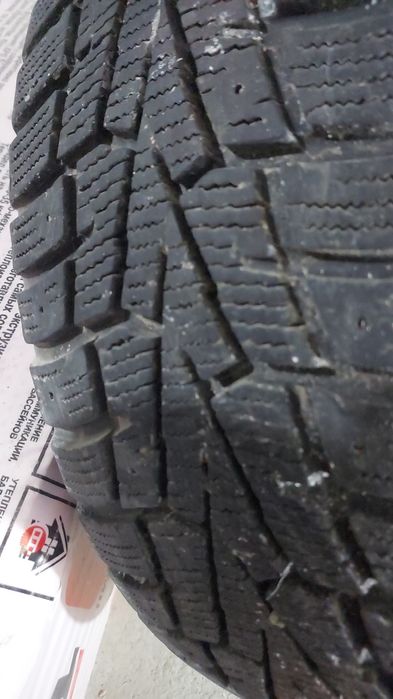 Продам 2 зимних балонов с дисками б/у.