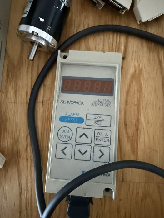 Servomotoare Yaskawa + drivere + Digital Operator