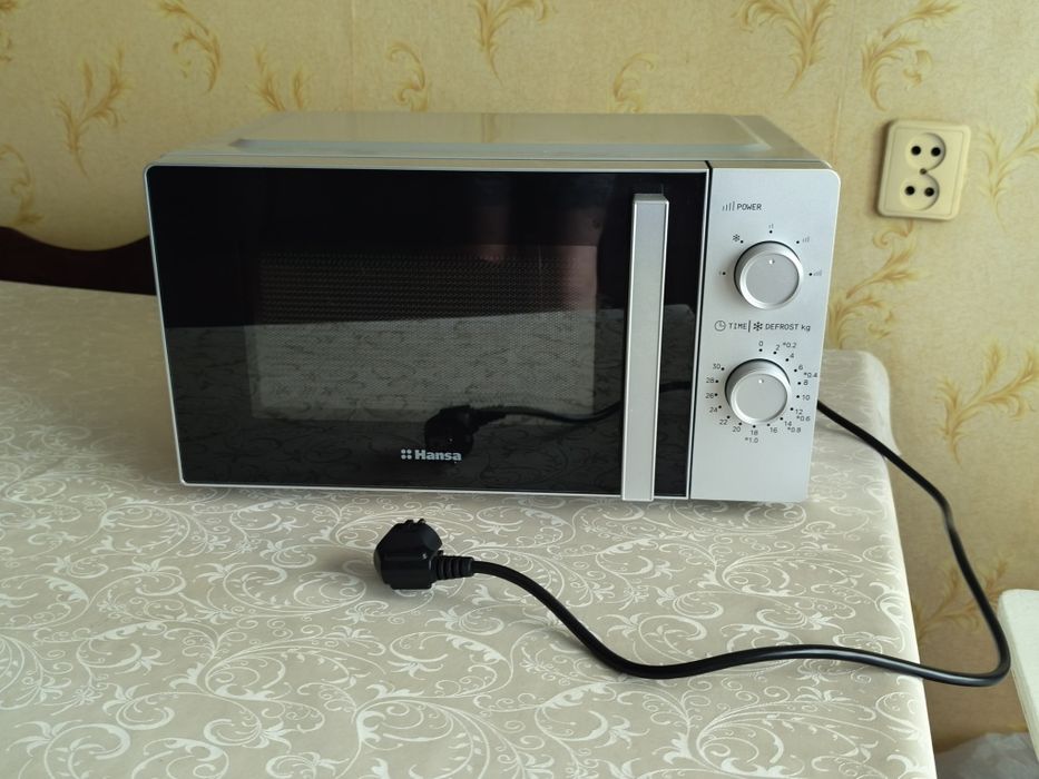Продам Микроволновку (Печь СВЧ).