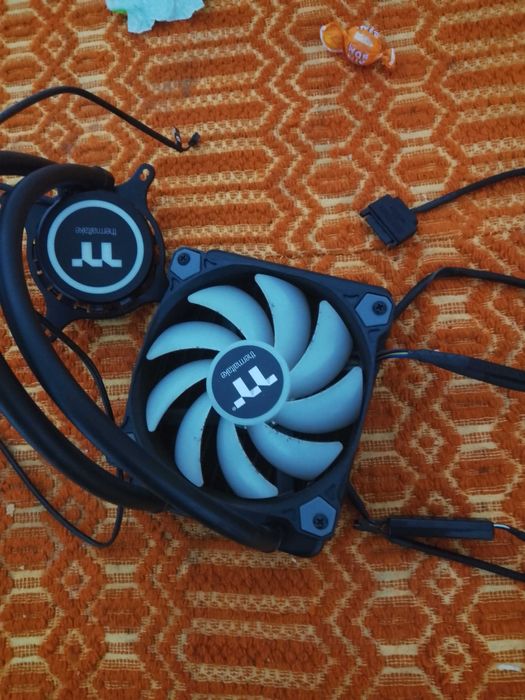 Vând aio termaltake