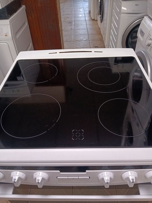 Свободно стояща печка с керамичен плот Gram  с 2 години Гаранция!