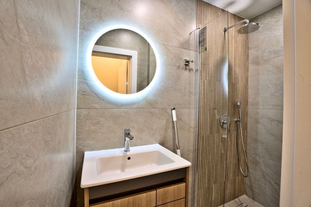 Продава се Четиристаен апартамент в Варна, Лятно кино Тракия - 120 кв.м за 2159 €/кв.м - Снимка #16