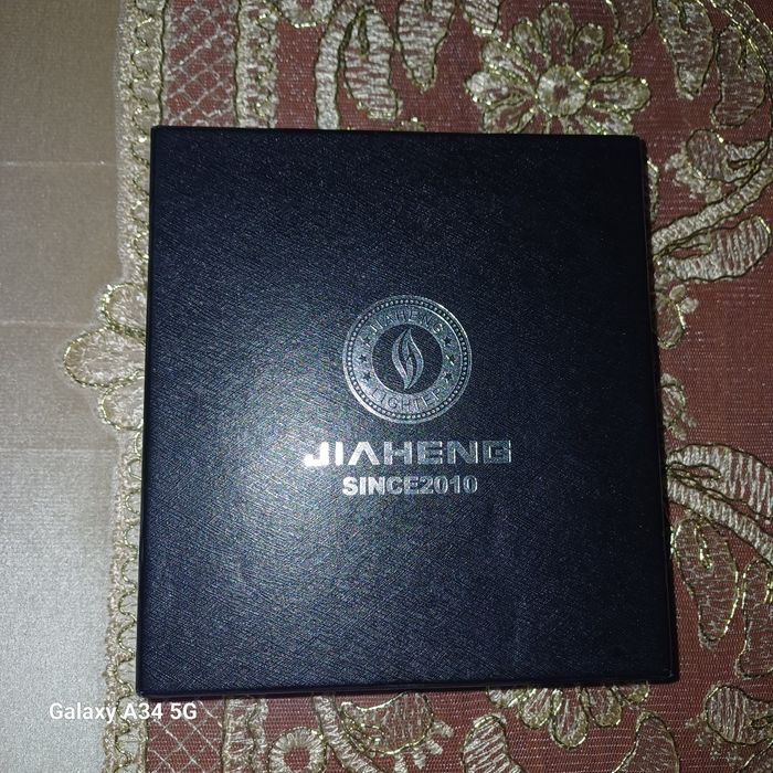 Часы и зажигалка