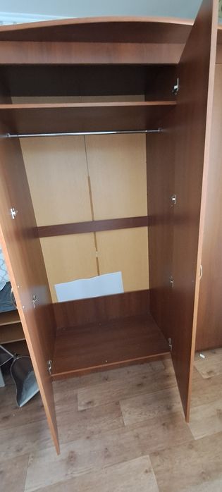 Продам шкафы один из них требует ремонта