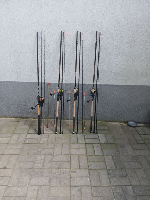 De vânzare 4 lansete plus 4 mulinete hakuyo
