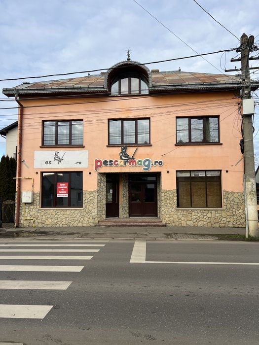 Spațiu comercial de închiriat la strada principală!