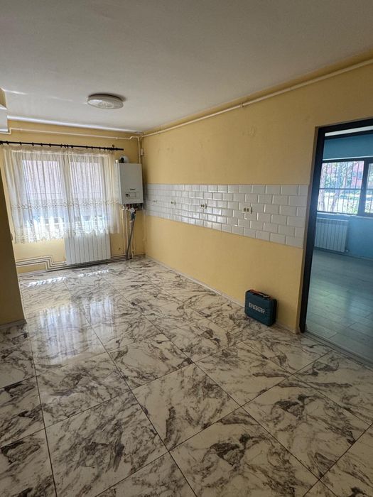 De vanzare apartament 2 camere ,53 mp, Bulevardul 1 Mai Parter
