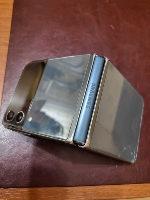 Samsung Flip ecran decedat, sigilat.