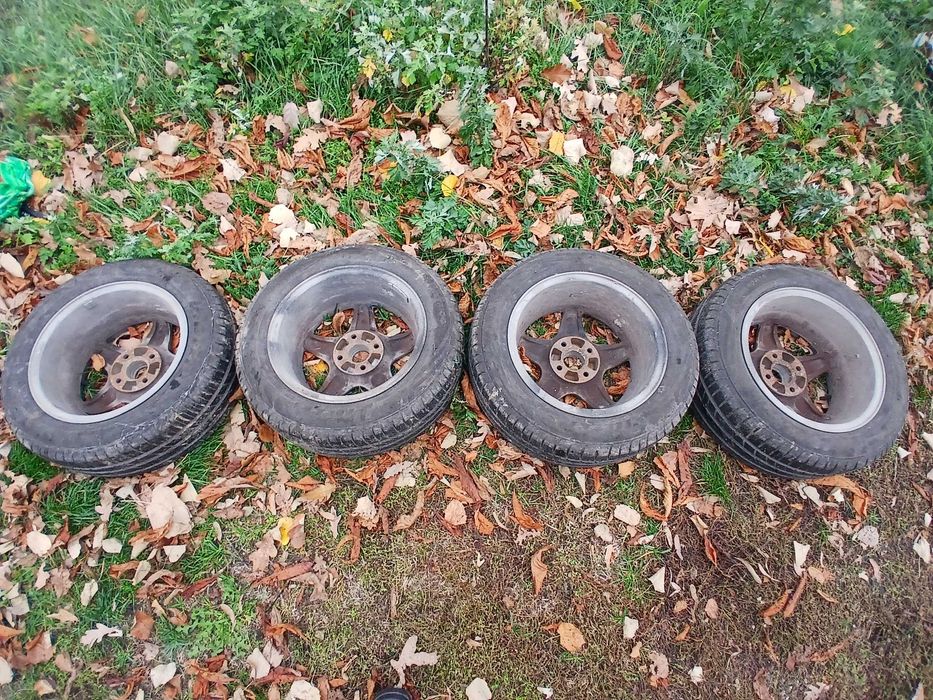 Продавам комплект алуминиеви джанти с летни гуми