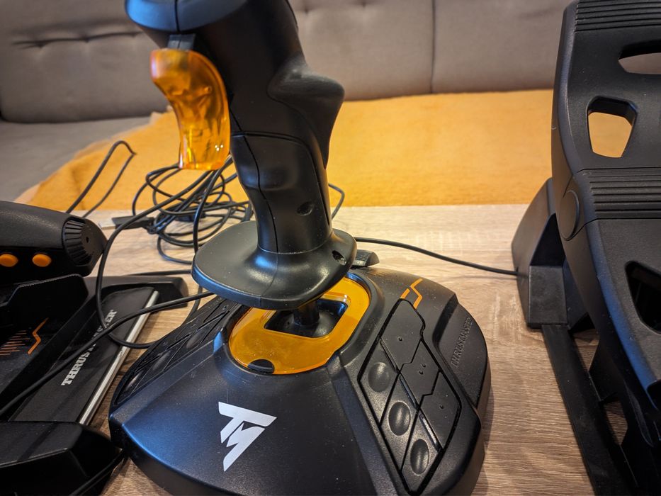 Thrustmaster T-16000 M - simulator avion