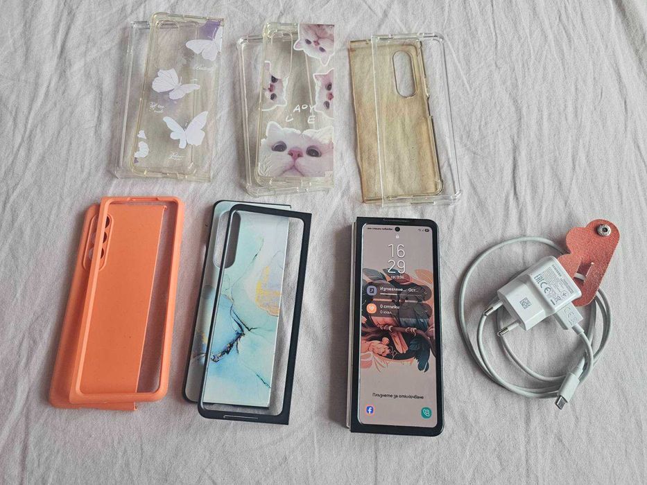 Продавам Samsung Galaxy Z Fold 3 – 256 GB, 12 GB RAM, Silver