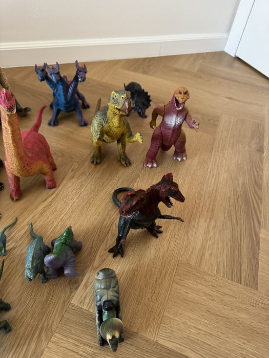 Vand colectie dinozauri