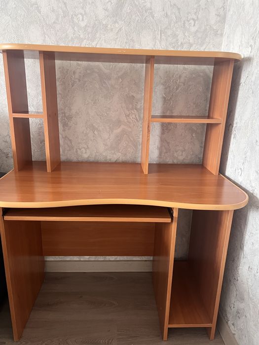 Продам компьютерный столик