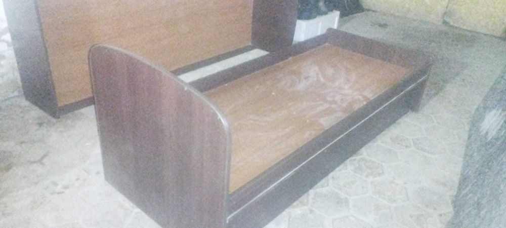 Односпальная кровать.