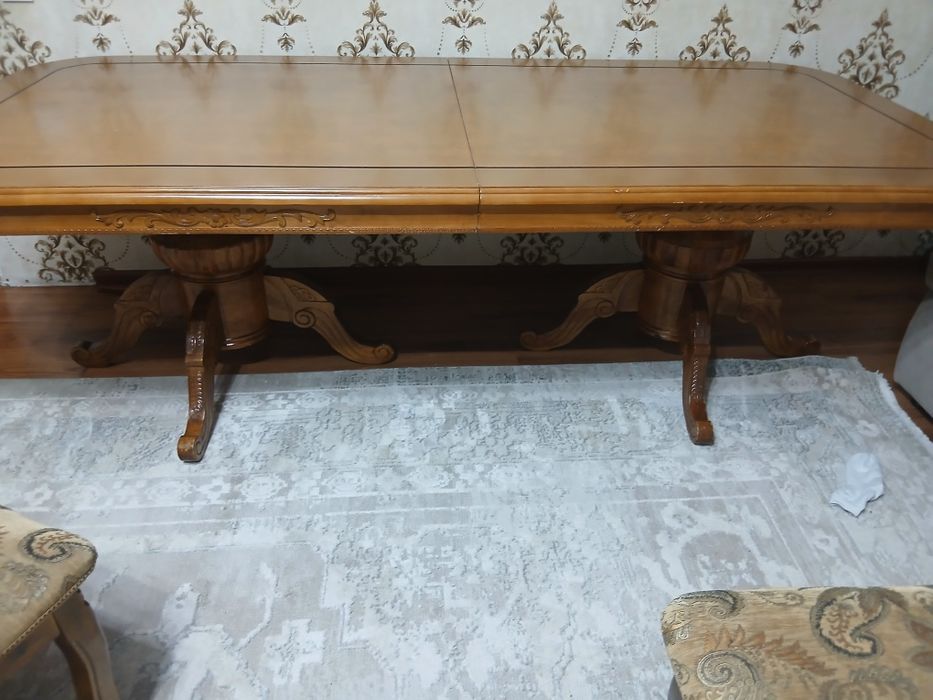 Продам стол для гостиной в отличном состоянии