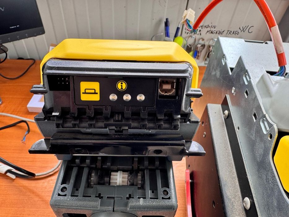 Acceptoare bancnote MEI