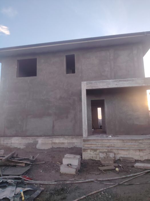 Construim case la rosu, cheie, amenajări interioare