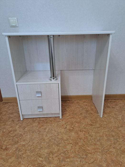 Столик для спальни.  Недорого