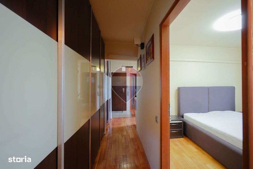 De vânzare apartament cu 3 camere, în zona Decebal