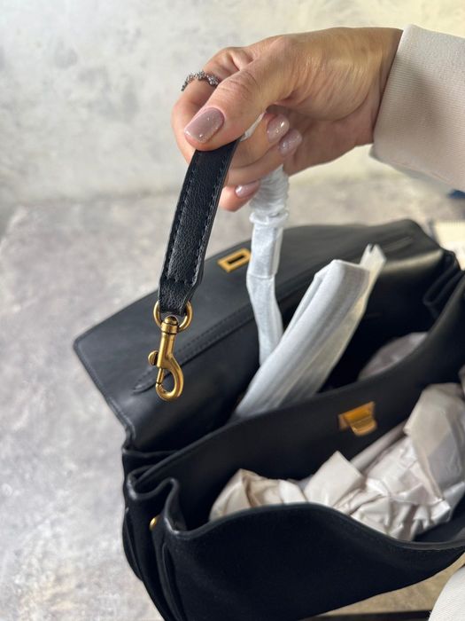 Велурена чанта черна balenciaga