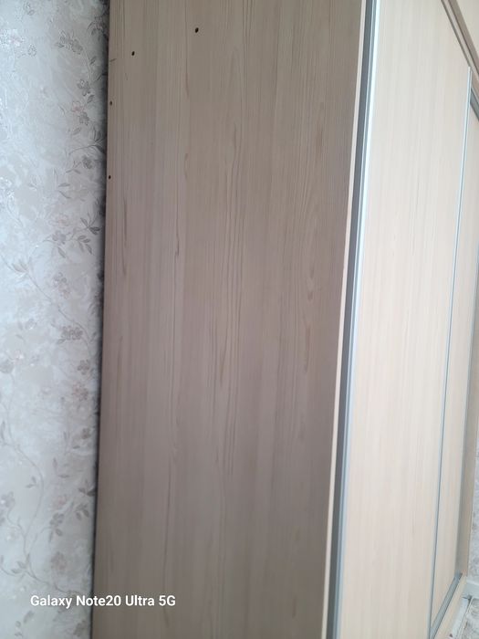 Kupiyniy shkaf sotiladi