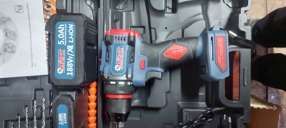 Продам шуруповерт набор